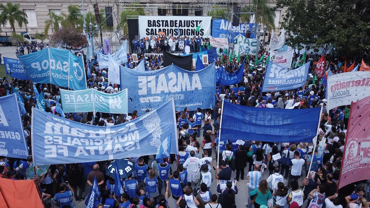 Sin oferta paritaria sobre la mesa, docentes apuntaron contra Pullaro: "Actitud autoritaria"