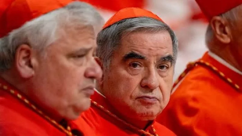 Un cardenal condenado por corrupción renunció al cónclave para elegir al nuevo Papa