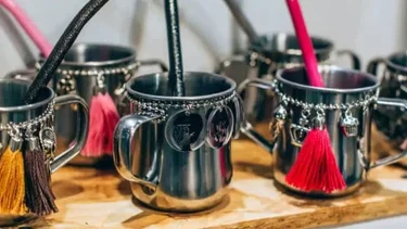 ¿Por qué no se aconseja usar mates de metal?