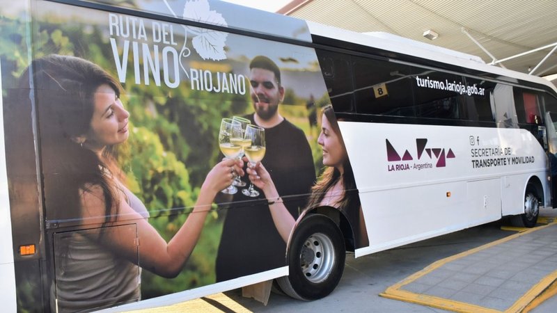 Enoturismo en La Rioja: el bus turístico de la ruta del Vino se consolida como una de las experiencias favoritas