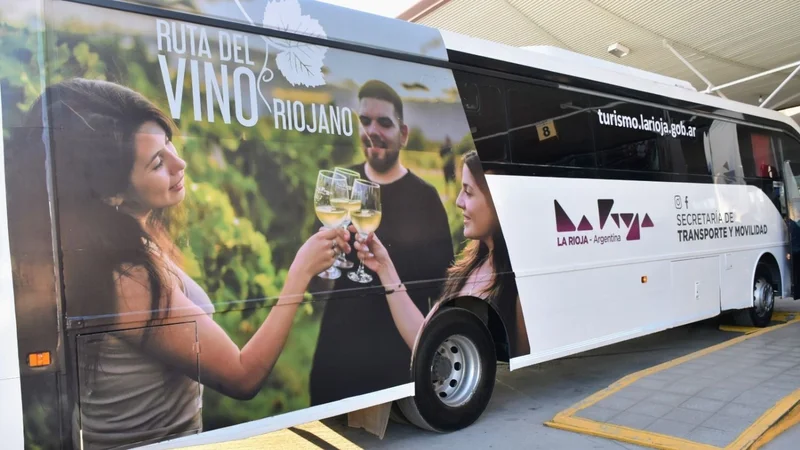 Enoturismo en La Rioja: el bus turístico de la ruta del Vino se consolida como una de las experiencias favoritas