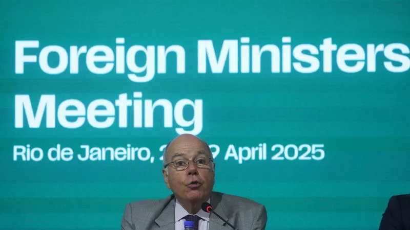 BRICS defienden uso de monedas locales, expresan preocupación por medidas comerciales unilaterales