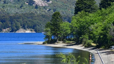 El pueblo de Argentina que "esconde" un lago cristalino único