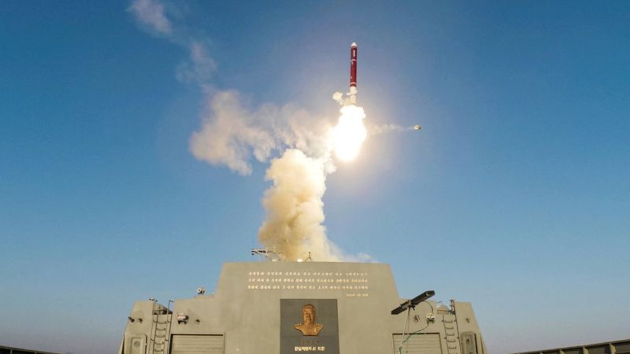 Corea del Norte realiza primer disparo de prueba del sistema de armamento de nuevo buque de guerra