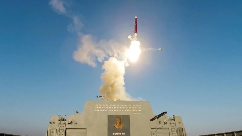 Corea del Norte realiza primer disparo de prueba del sistema de armamento de nuevo buque de guerra
