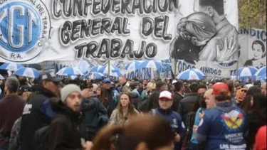 La CGT marcha contra el Gobierno y la UTA define si hay paro