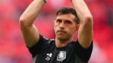 Dibu Martínez histórico: el gran anuncio de la Premier League y Aston Villa