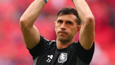 Dibu Martínez histórico: el gran anuncio de la Premier League y Aston Villa