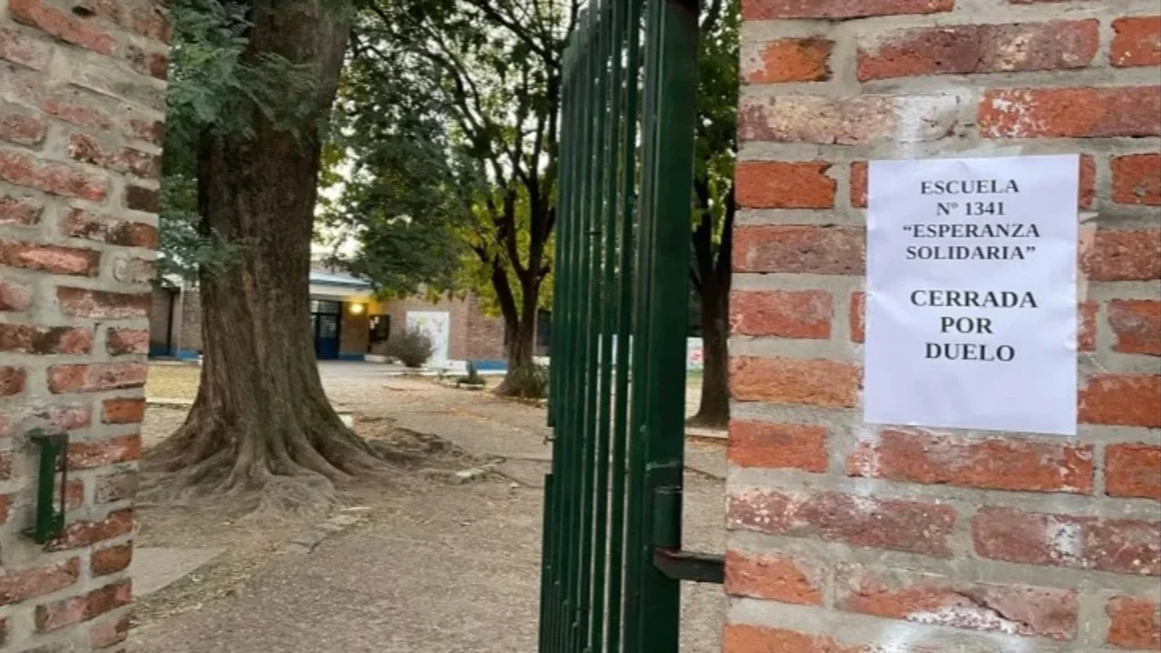 Conmoción en una escuela de Santa Fe: un docente de plástica murió mientras daba clases