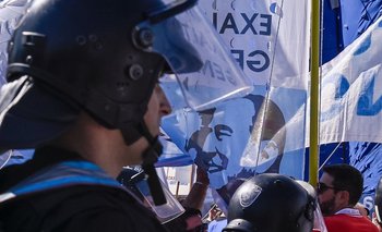 Rodeados por la Policía y Gendarmería, marcharon la CGT y los jubilados | Javier milei presidente