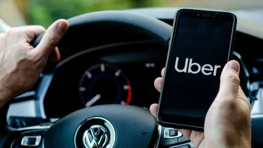 Multas, controles y requisitos obligatorios: el Gobierno reglamentó Uber y otras plataformas de transporte