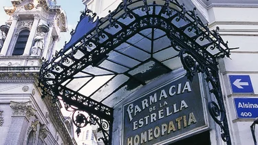 Farmacia La Estrella: 200 años de historia viva en el corazón porteño