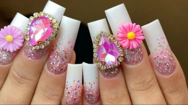 Uñas press-on: la nueva tendencia en manicura que eligen las jóvenes