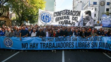 La CGT se movilizó con un ojo en la crisis y otro en las elecciones