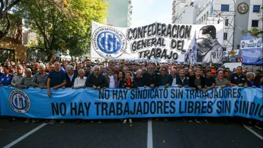 La CGT se movilizó con un ojo en la crisis y otro en las elecciones