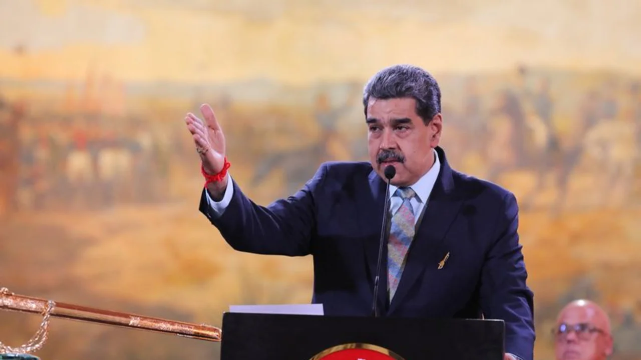 Presidente de Venezuela decreta ingreso mínimo integral de 160 dólares
