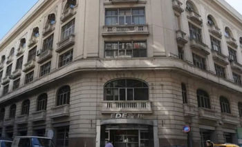 El techo del edificio central de Edesur colapsó y evacuaron a más de 50 personas | Derrumbe