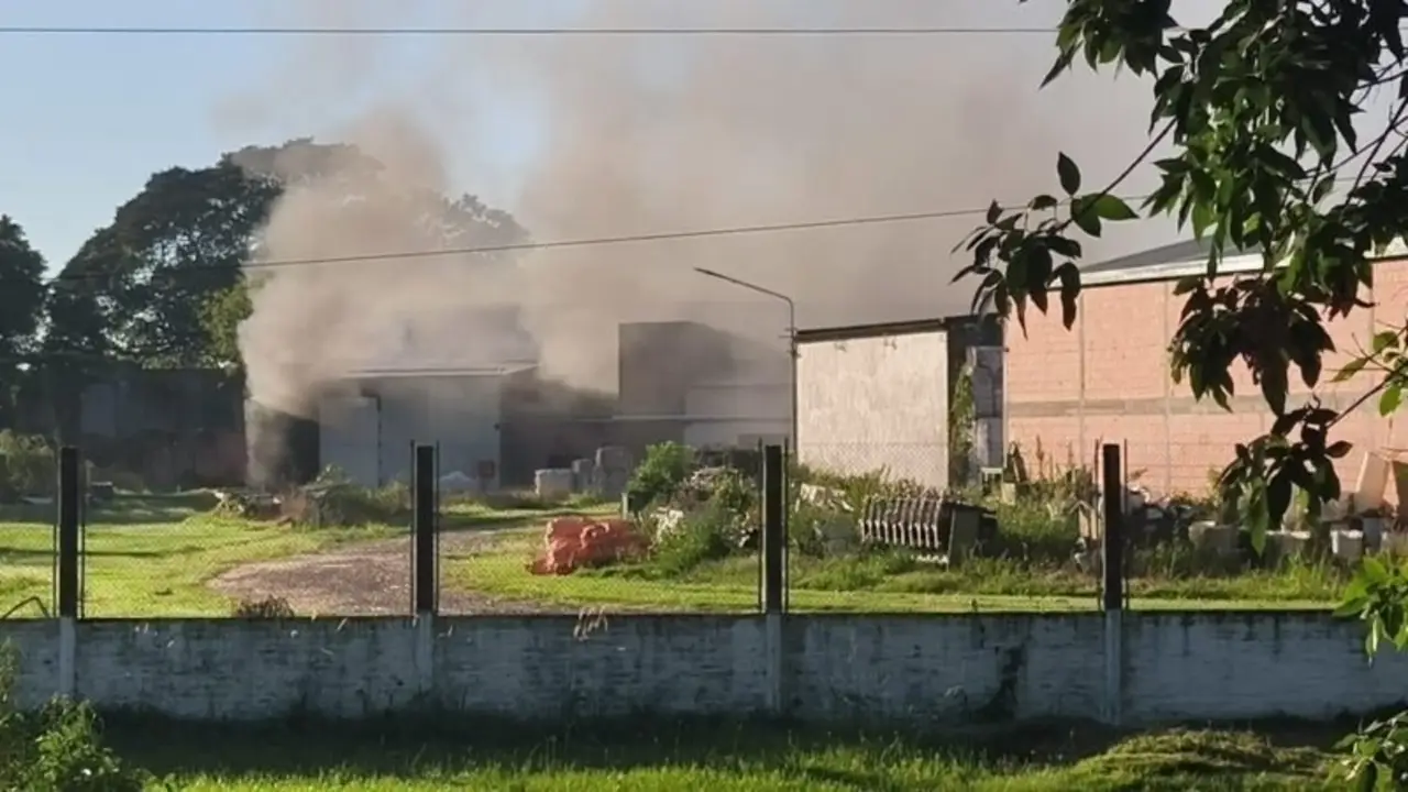 Incendio en el depósito de una textil de Corrientes que despidió a 260 trabajadores: investigan si hubo intencionalidad