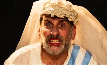 Teatro político: en 40 minutos narra la la historia argentina a través de 4 libros clave | Teatro