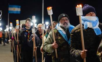 Río Grande se vistió de celeste y blanco para una emotiva Vigilia por Malvinas  | Guerra de malvinas