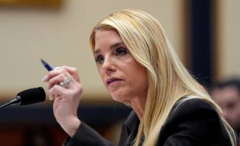 Trump ha barajado la posibilidad de destituir a la fiscal general Bondi: medios | Eeuu