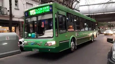 Una histórica línea de colectivos recorta los servicios nocturnos: ¿Cuáles serán sus nuevos horarios? Una histórica línea de colectivos recorta los servicios nocturnos: ¿Cuáles serán sus nuevos horarios?