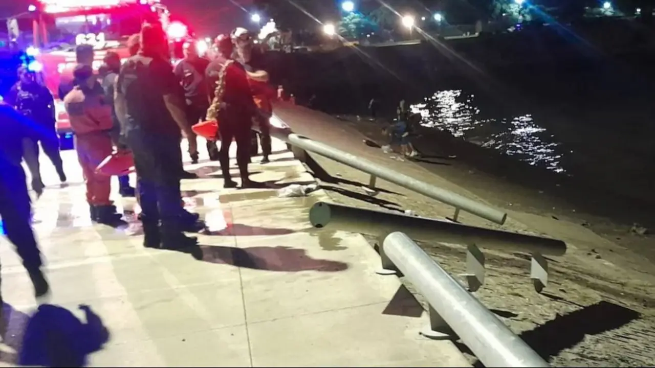 camioneta cayó costanera río de la plata