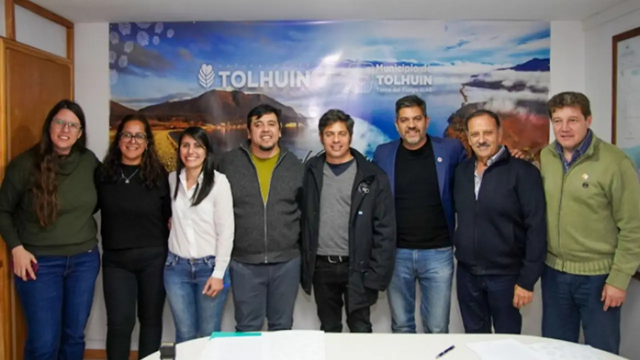 Programa Puentes: Kicillof firmó un convenio en Tierra del Fuego para impulsar la formación universitaria