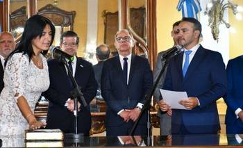 La oposición pide interpelar a dos ministros de Valdés por los descuentos a docentes | Corrientes