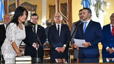 Ajuste de Valdés: la oposición pide interpelar a dos ministros por descuentos "irregulares" a docentes Ajuste de Valdés: la oposición pide interpelar a dos ministros por descuentos "irregulares" a docentes
