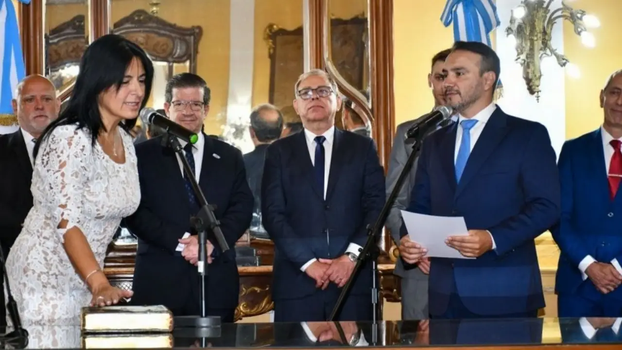 Ajuste de Valdés: la oposición pide interpelar a dos ministros por descuentos "irregulares" a docentes