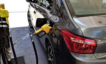 El litro de nafta en Argentina ya cuesta un 35% más que en Estados Unidos | Informe