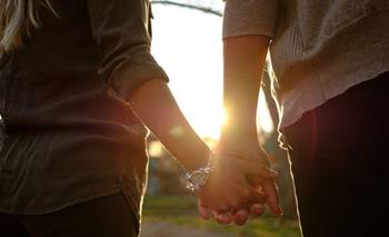 Una teoría matemática reveló cuál es la mejor edad para enamorarse | Amor