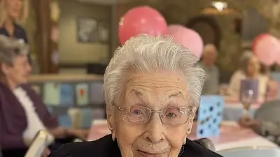 Marjorie Hodnett Aylward de 112 años. Marjorie Hodnett Aylward de 112 años.