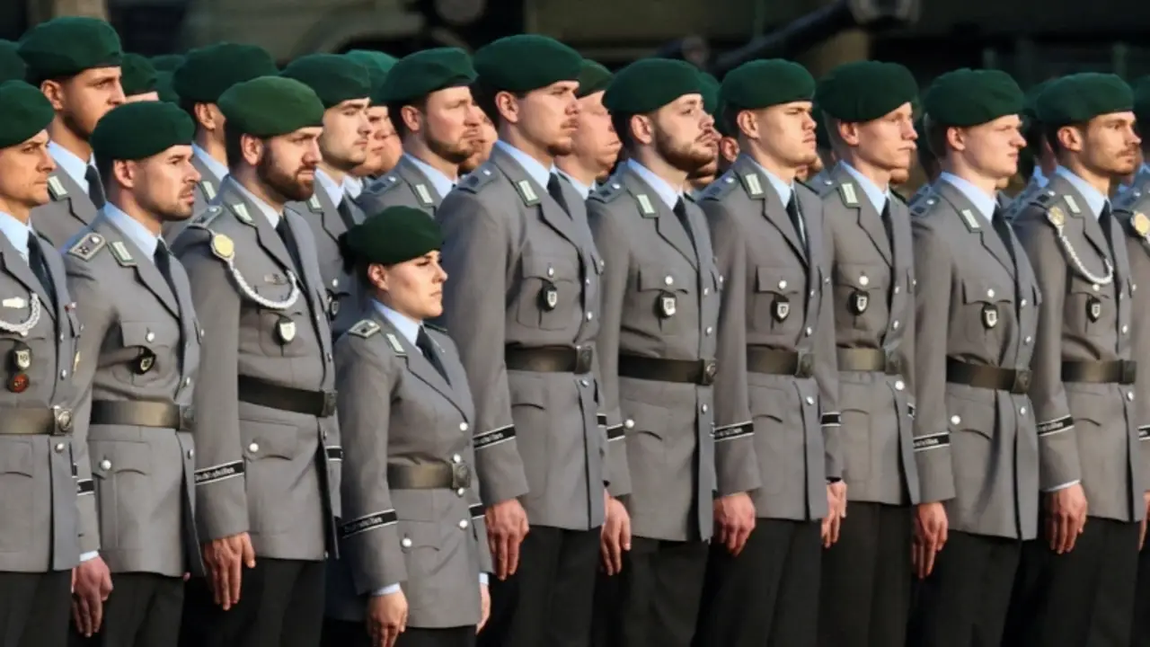 Alemania busca aclarar las nuevas normas sobre la salida del país de hombres en edad de alistamiento