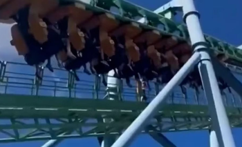 Parque de la Costa: se rompió una montaña rusa y quedaron colgados | Parque de la costa