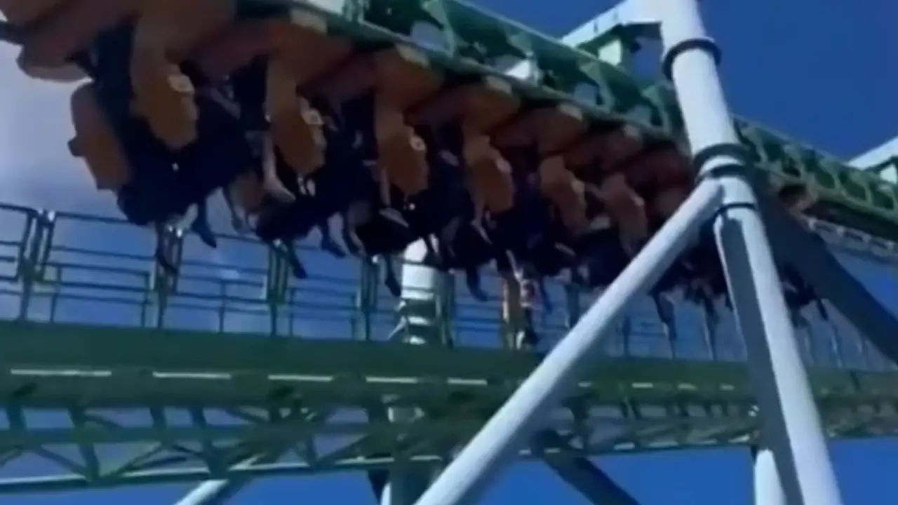 Accidente en Parque de la Costa: cuál es la montaña rusa que falló y que promocionan como un juego de "adrenalina"