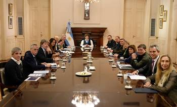 Con Adorni al lado de Milei, el Gobierno busca retomar el control de la agenda | Seguimiento minuto a minuto