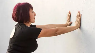 flexiones contra la pared. flexiones contra la pared.
