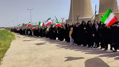 Tras la amenaza de Trump, iraníes formaron cadenas humanas en plantas nucleares Tras la amenaza de Trump, iraníes formaron cadenas humanas en plantas nucleares