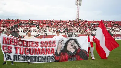 El homenaje a Mercedes Sosa de San Martín de Tucumán y el repudio al funcionario que la insultó: "Respetemos" El homenaje a Mercedes Sosa de San Martín de Tucumán y el repudio al funcionario que la insultó: "Respetemos"