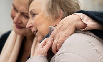 Los 4 hábitos que deberían seguir las personas mayores de 70 años, según una especialista | Salud