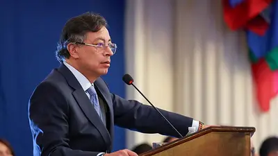 Presidente de Colombia anuncia nueva emergencia económica y reforma tributaria a través del Congreso Presidente de Colombia anuncia nueva emergencia económica y reforma tributaria a través del Congreso
