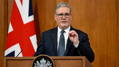El primer ministro británico viaja al golfo Pérsico para debatir la reapertura del estrecho de Ormuz El primer ministro británico viaja al golfo Pérsico para debatir la reapertura del estrecho de Ormuz