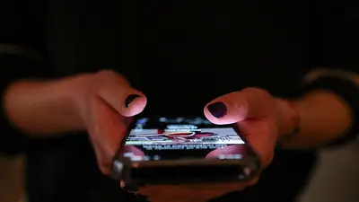 Grecia prohibirá las redes sociales a los menores de 15 años a partir de 2027 Grecia prohibirá las redes sociales a los menores de 15 años a partir de 2027