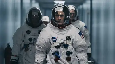 Ryan Gosling como Niel Armstrong Ryan Gosling como Niel Armstrong