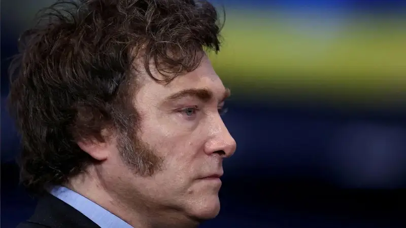 Milei en caída libre: una encuesta le da un horizonte negro para 2027