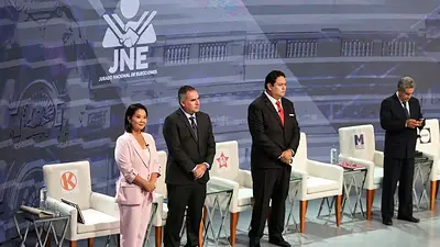 Sondeo confirma avance de Belmont, quien se uniría a Fujimori en eventual balotaje presidencial en Perú Sondeo confirma avance de Belmont, quien se uniría a Fujimori en eventual balotaje presidencial en Perú