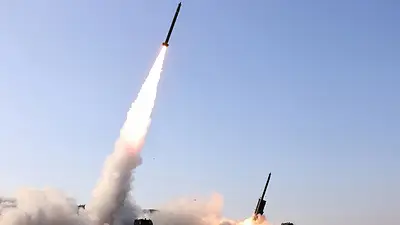 Corea del Norte presenta un misil con bombas de racimo y su capacidad de guerra electrónica Corea del Norte presenta un misil con bombas de racimo y su capacidad de guerra electrónica
