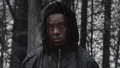 Paapa Essiedu, como Severus Snape. Paapa Essiedu, como Severus Snape.